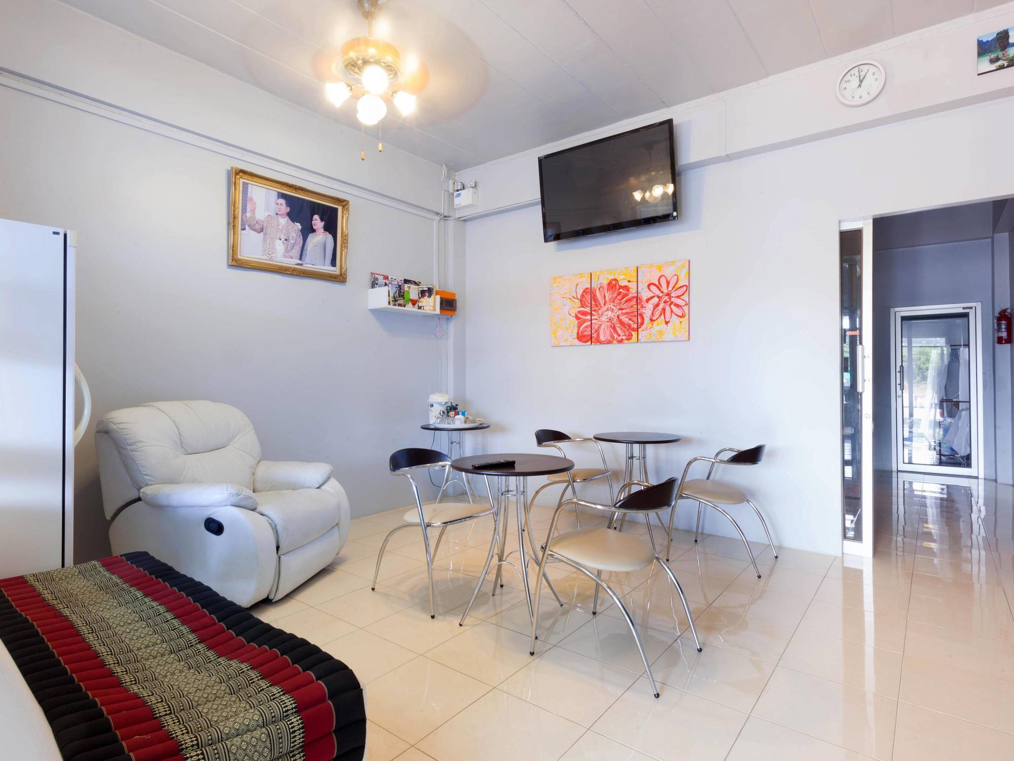 Luna Guesthouse And Travel Rawai Екстер'єр фото
