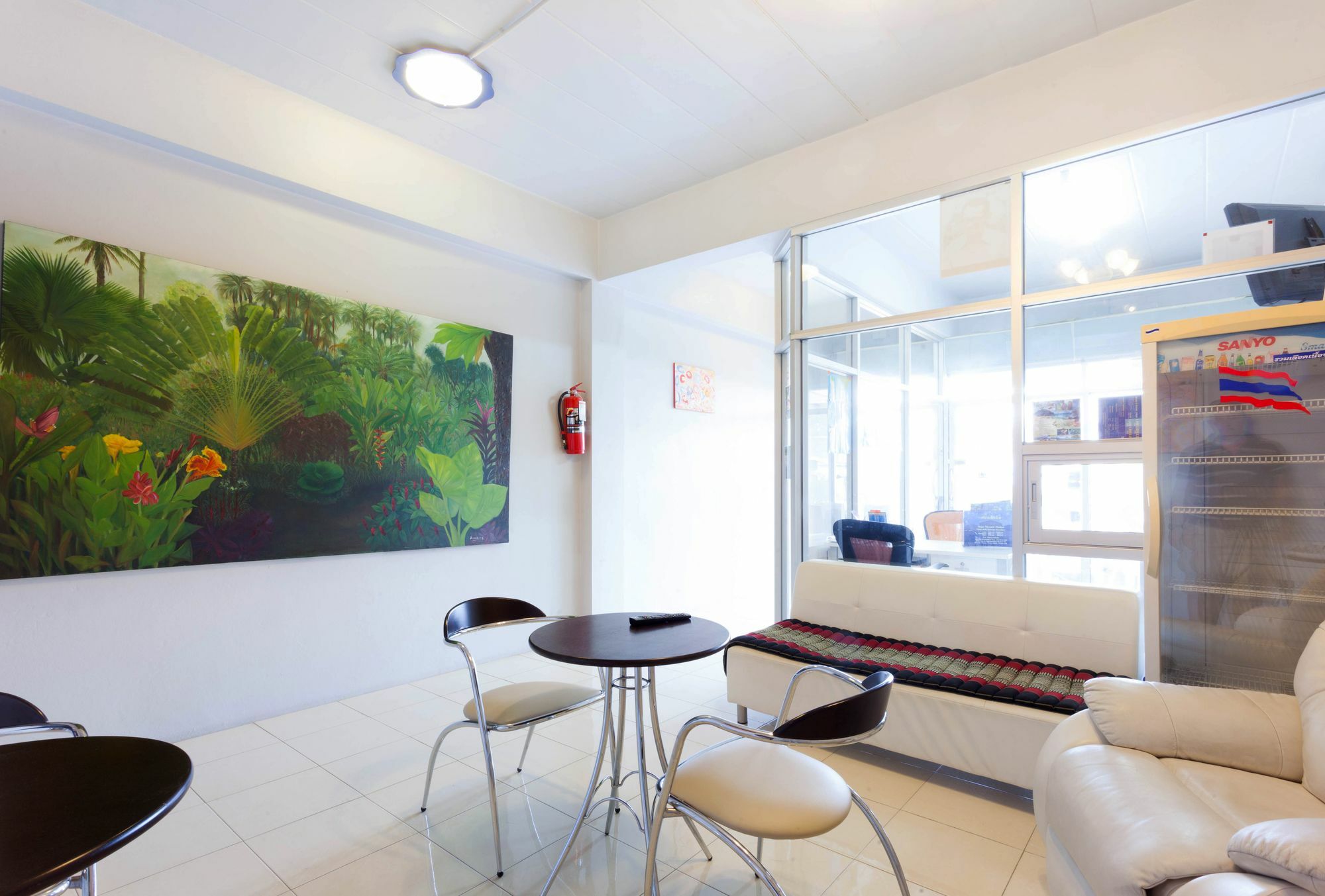 Luna Guesthouse And Travel Rawai Екстер'єр фото