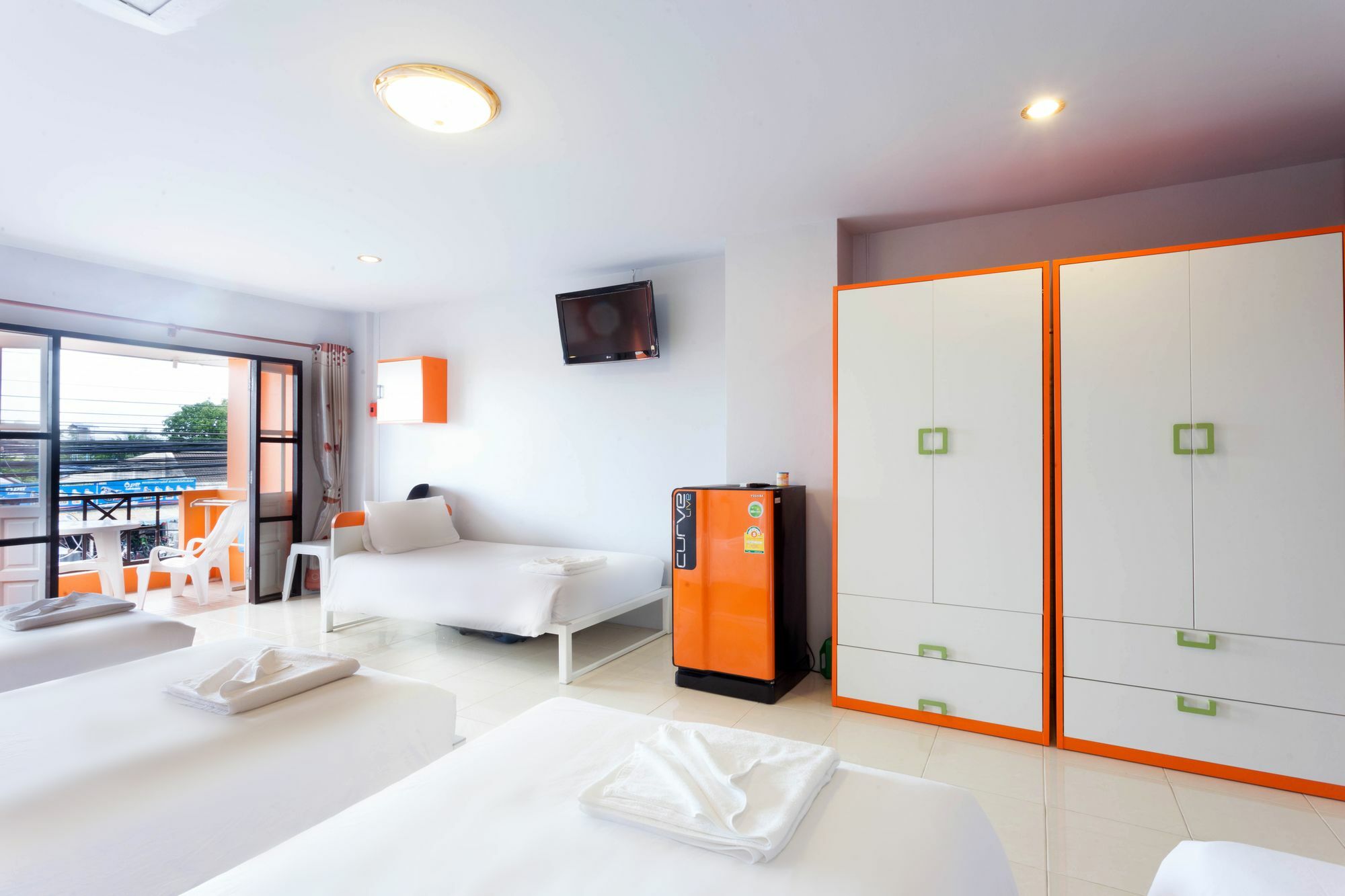 Luna Guesthouse And Travel Rawai Екстер'єр фото