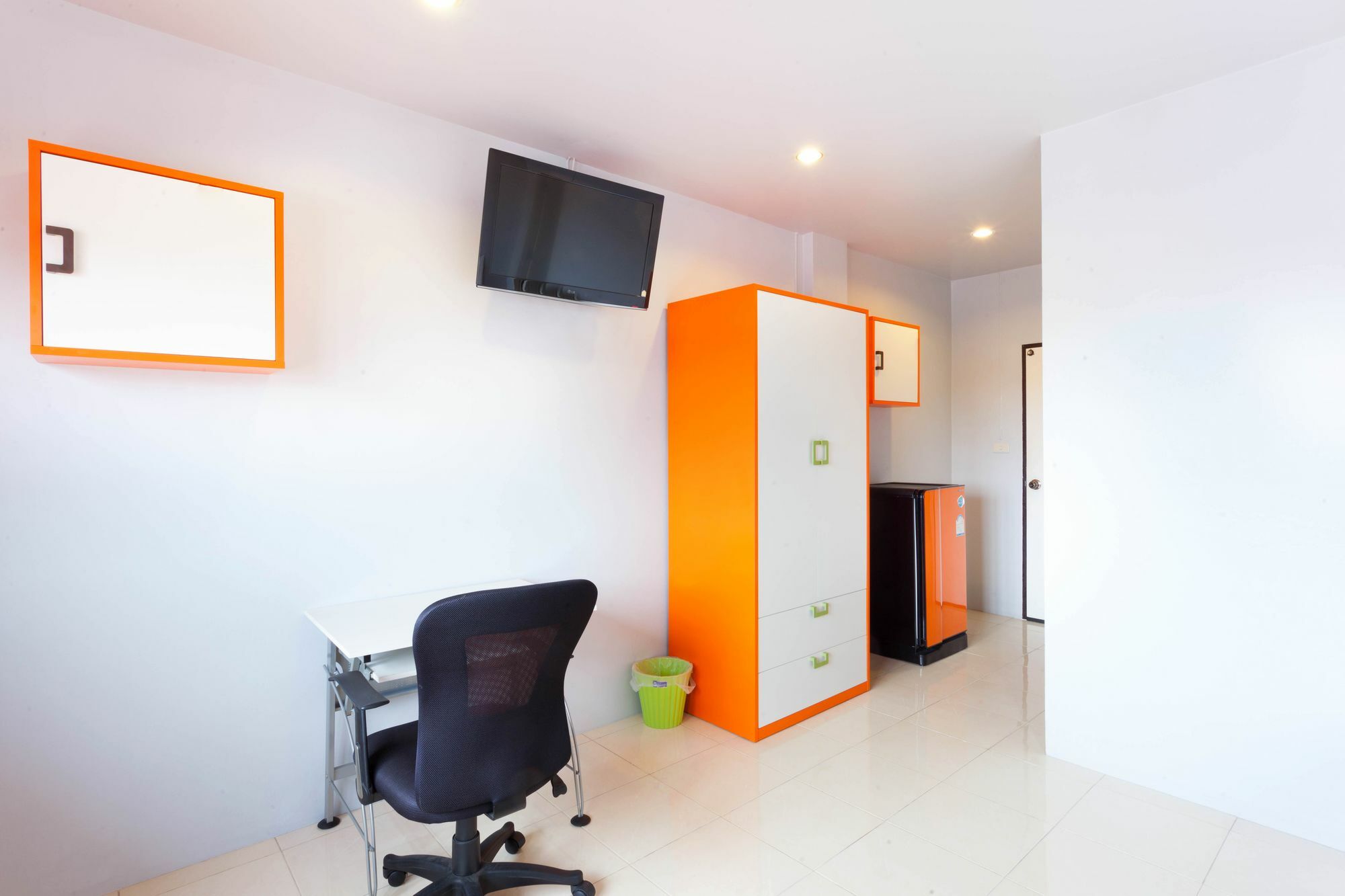 Luna Guesthouse And Travel Rawai Екстер'єр фото