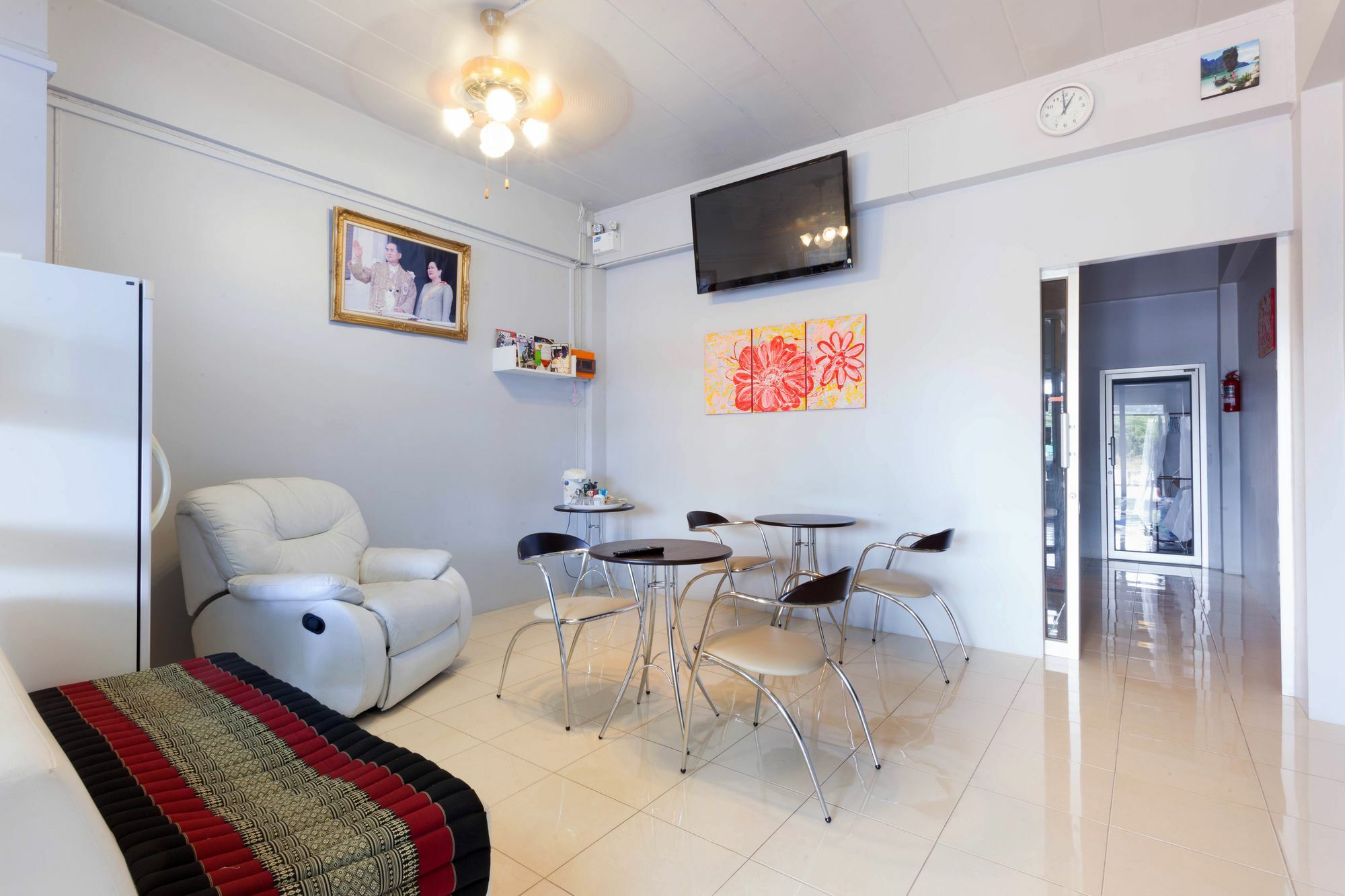 Luna Guesthouse And Travel Rawai Екстер'єр фото