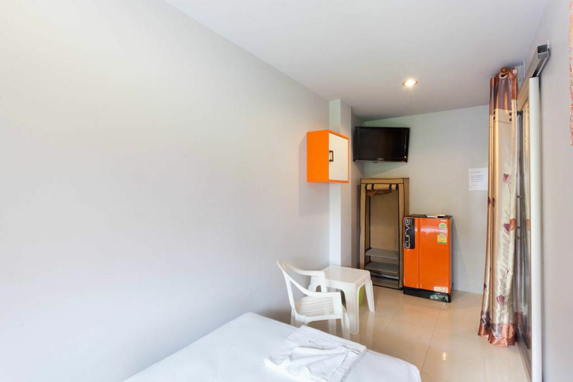 Luna Guesthouse And Travel Rawai Екстер'єр фото