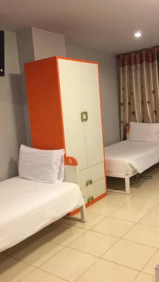 Luna Guesthouse And Travel Rawai Екстер'єр фото