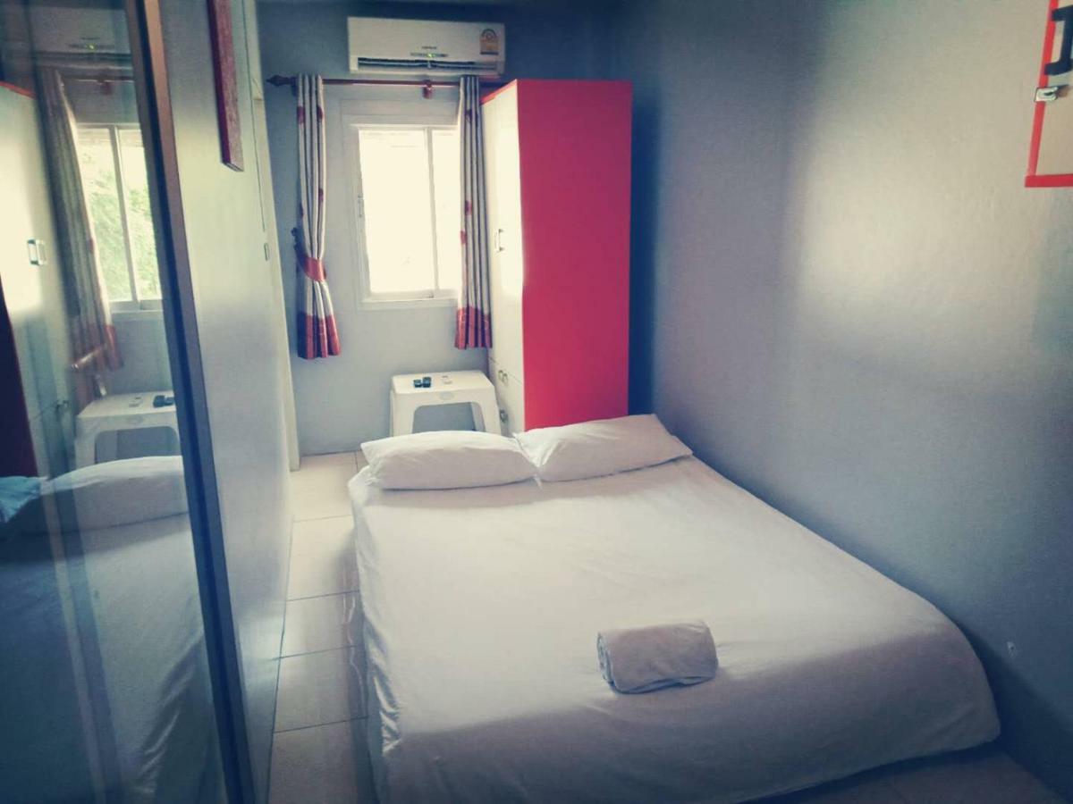 Luna Guesthouse And Travel Rawai Екстер'єр фото