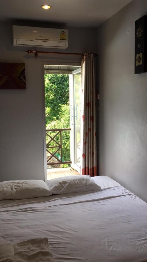 Luna Guesthouse And Travel Rawai Екстер'єр фото